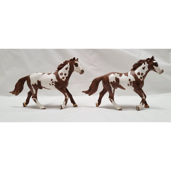 Schleich Pair of 6" Long Brown & White Pinto Horse Figurines - Picture 1 of 9